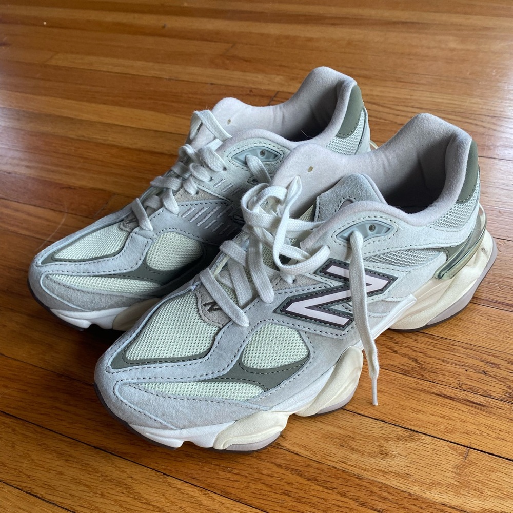 New Balance 9060 | 8.5 womens